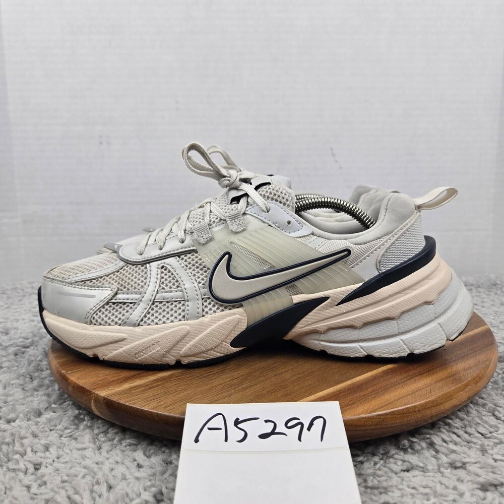 Nike Womens 10 V2K Run Platinum Tint Guava Ice Casual Gym Sneaker FD0736-004